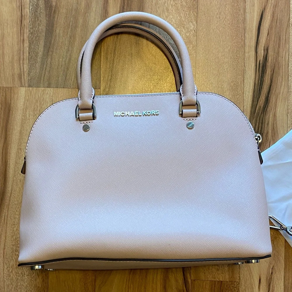 Michael Kors Cindy Dome satchel medium USED ONCE - Picture 2 of 14